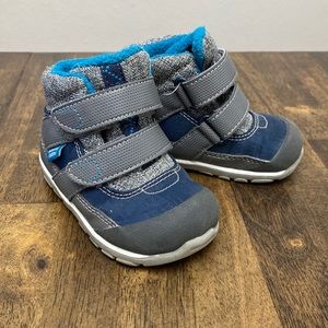 See Kai Run toddler hightop shoes. Size 6.